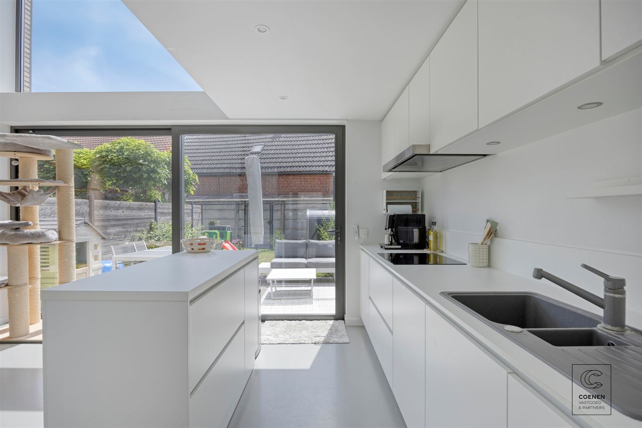 Instapklare woning met 3 slpk, 196 m2 bew. opp te Brasschaat