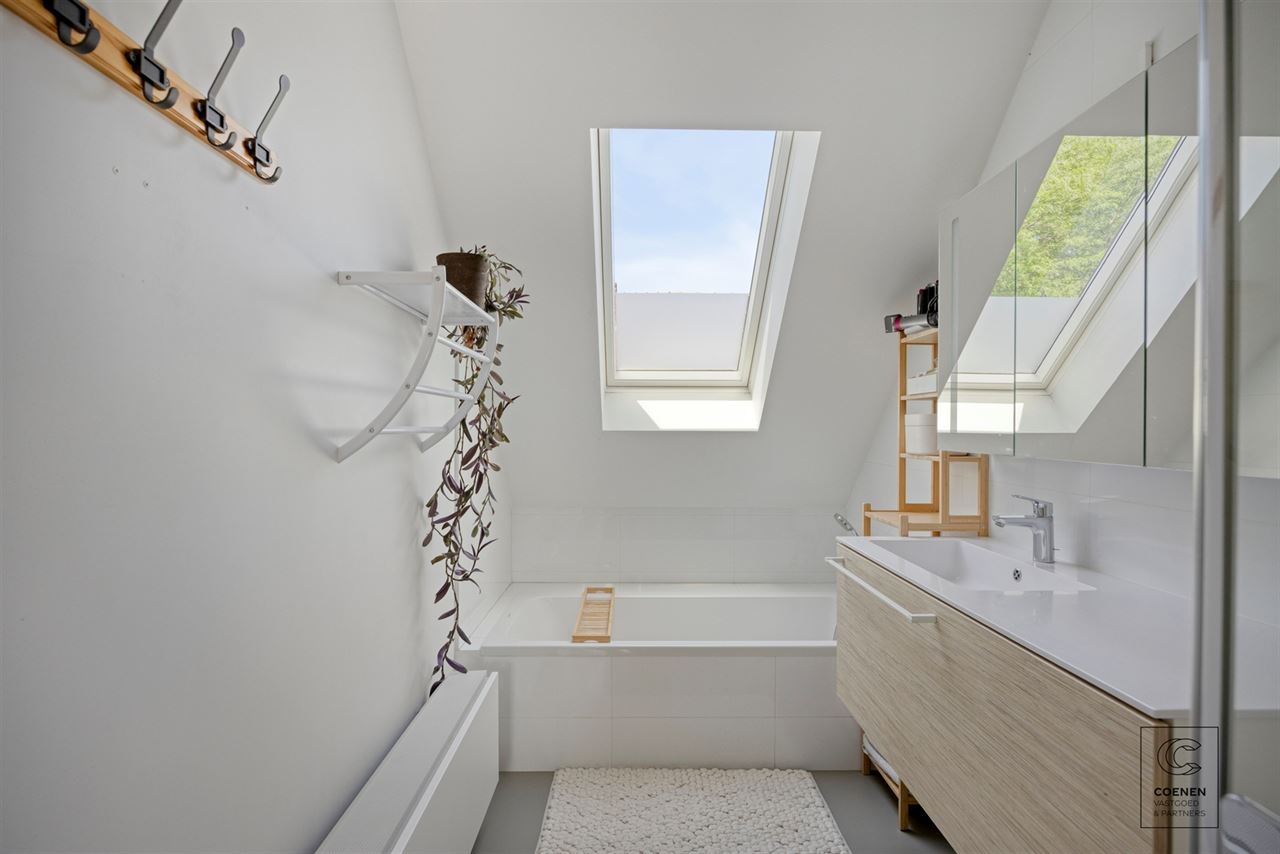 Instapklare woning met 3 slpk, 196 m2 bew. opp te Brasschaat
