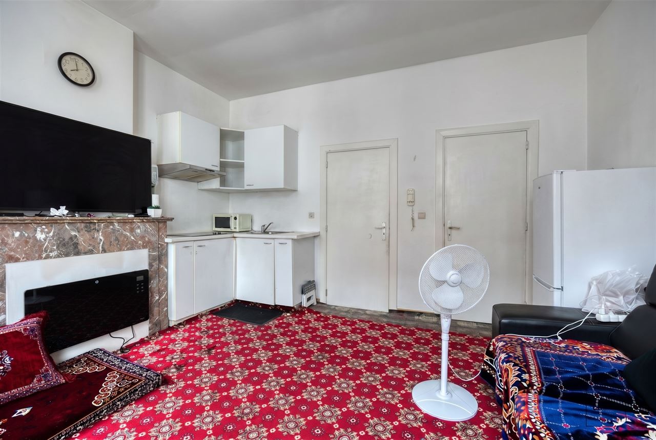 Ruime woning, momenteel ingericht als 4 studio's!