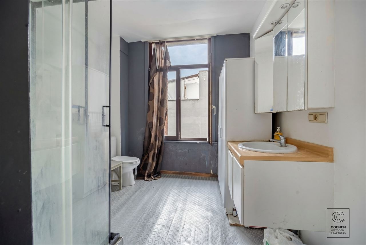 Ruime woning, momenteel ingericht als 4 studio's!