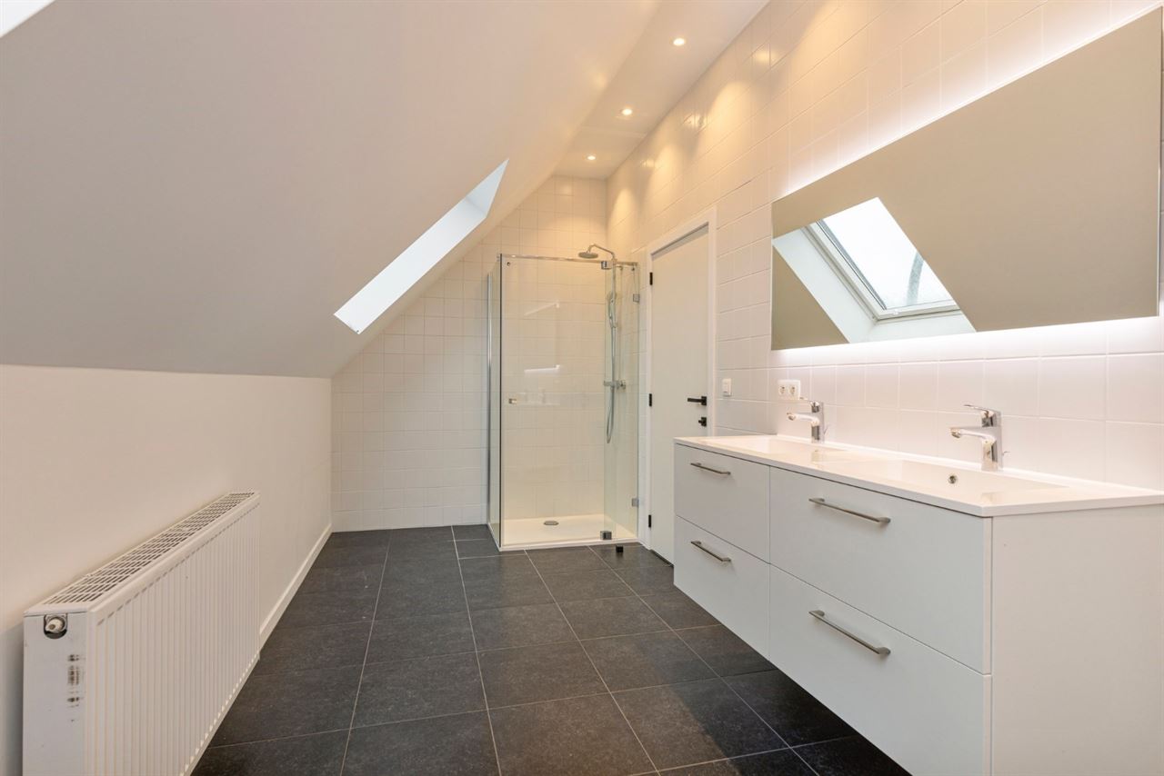 Gerenoveerde woning met 3 slpk op een zeer centrale ligging!