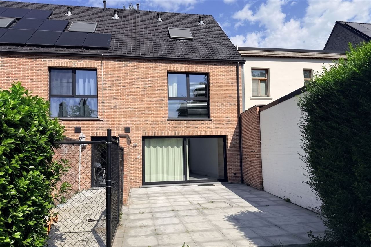 Gerenoveerde woning met 3 slpk op een zeer centrale ligging!