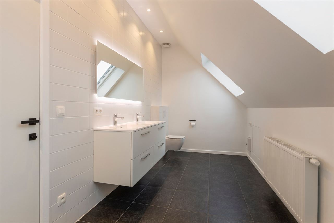 Gerenoveerde woning met 3 slpk op een zeer centrale ligging!