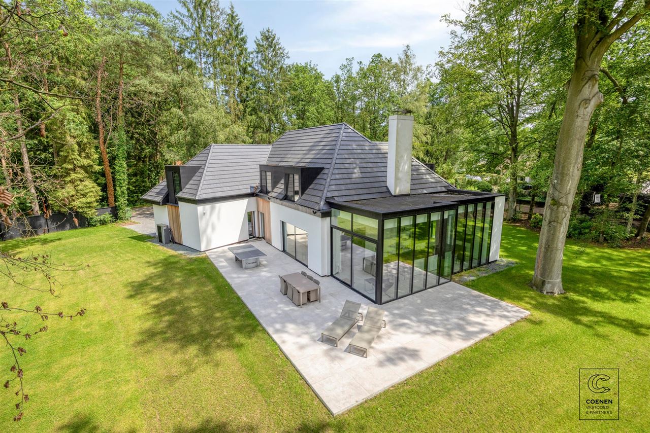 Prachtig gerenoveerde villa op toplocatie te Schilde