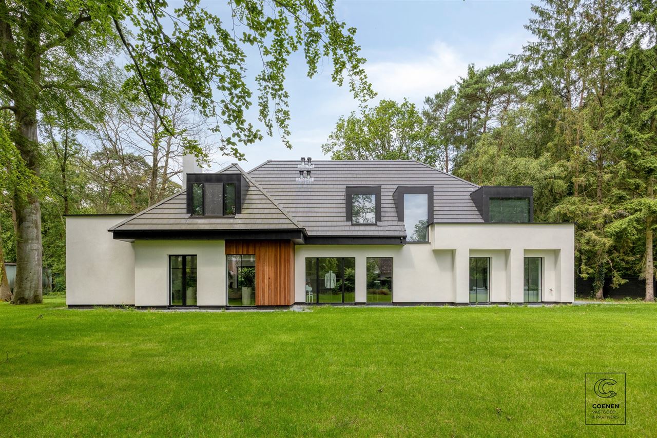 Prachtig gerenoveerde villa op toplocatie te Schilde