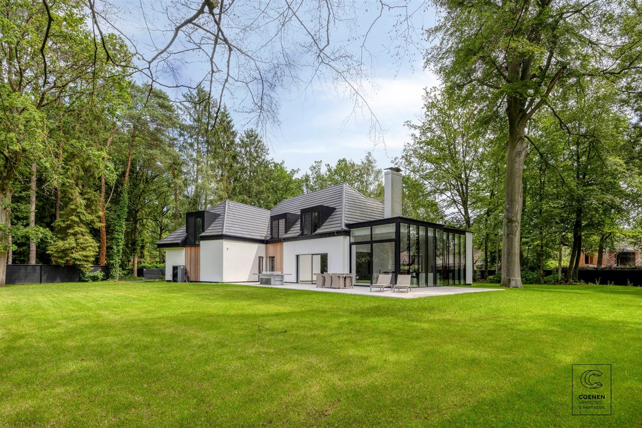Prachtig gerenoveerde villa op toplocatie te Schilde
