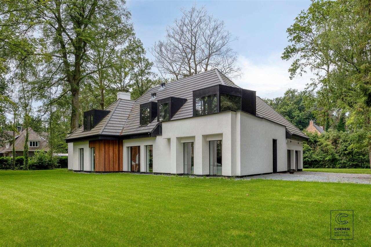 Prachtig gerenoveerde villa op toplocatie te Schilde