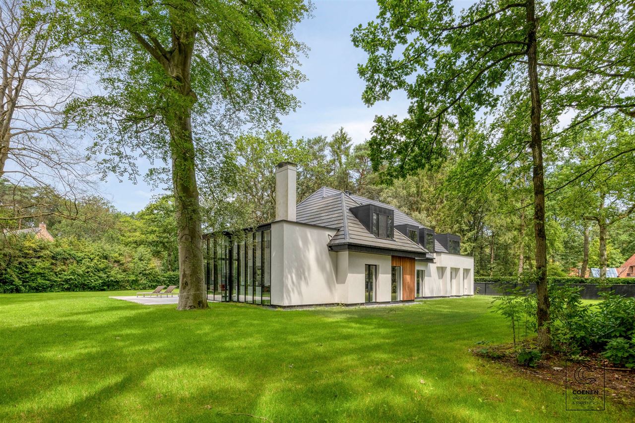 Prachtig gerenoveerde villa op toplocatie te Schilde