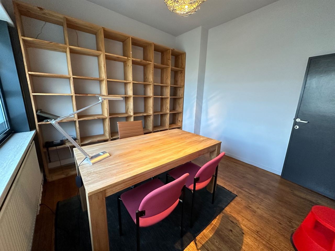Ruim kantoor met een oppervlakte van 160 m² op een TOP ligging te Lier.