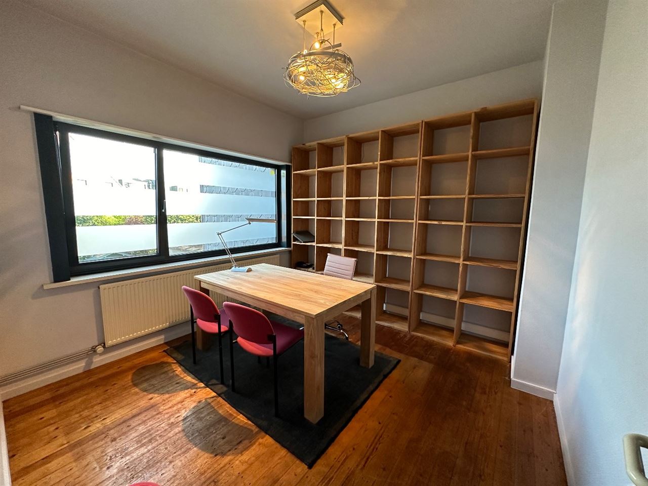 Ruim kantoor met een oppervlakte van 160 m² op een TOP ligging te Lier.