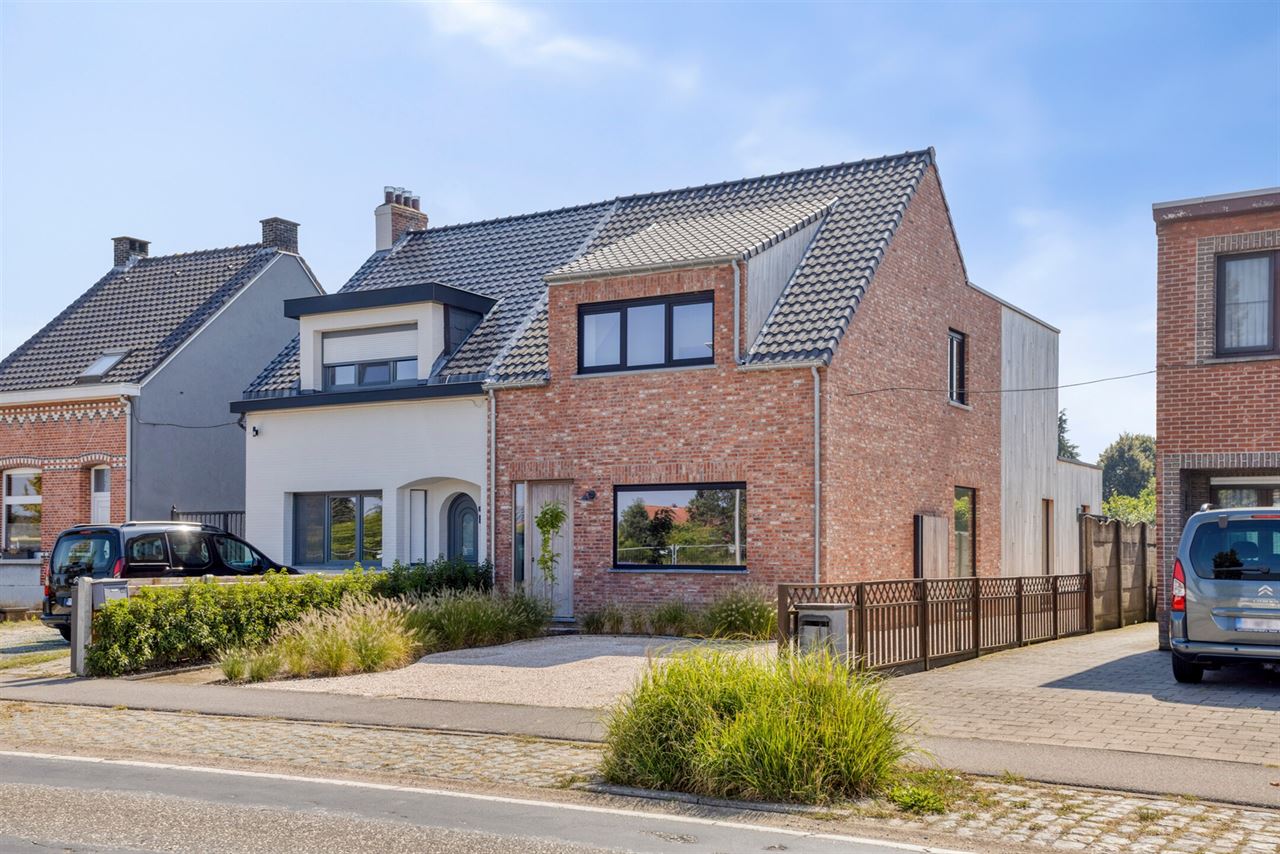 Prachtig gerenoveerde woning met 3 slpk's te Nijlen.