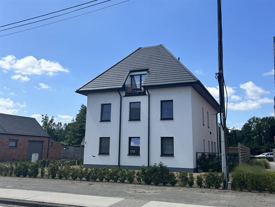 Instapklaar duplexappartement met 2 slpks en autostaanplaats!