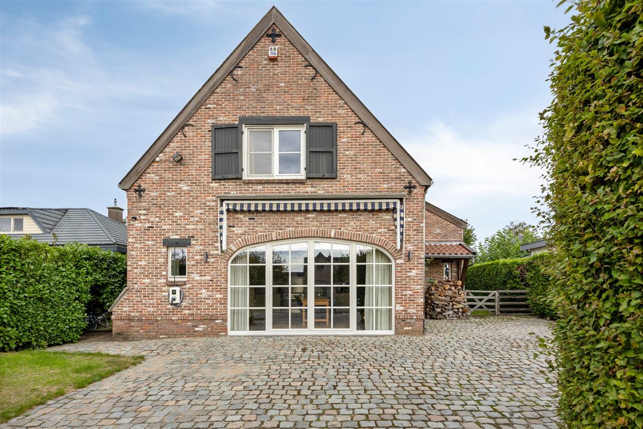 Instapklare woning met 3slpk's en bew. opp. van 220 m²!