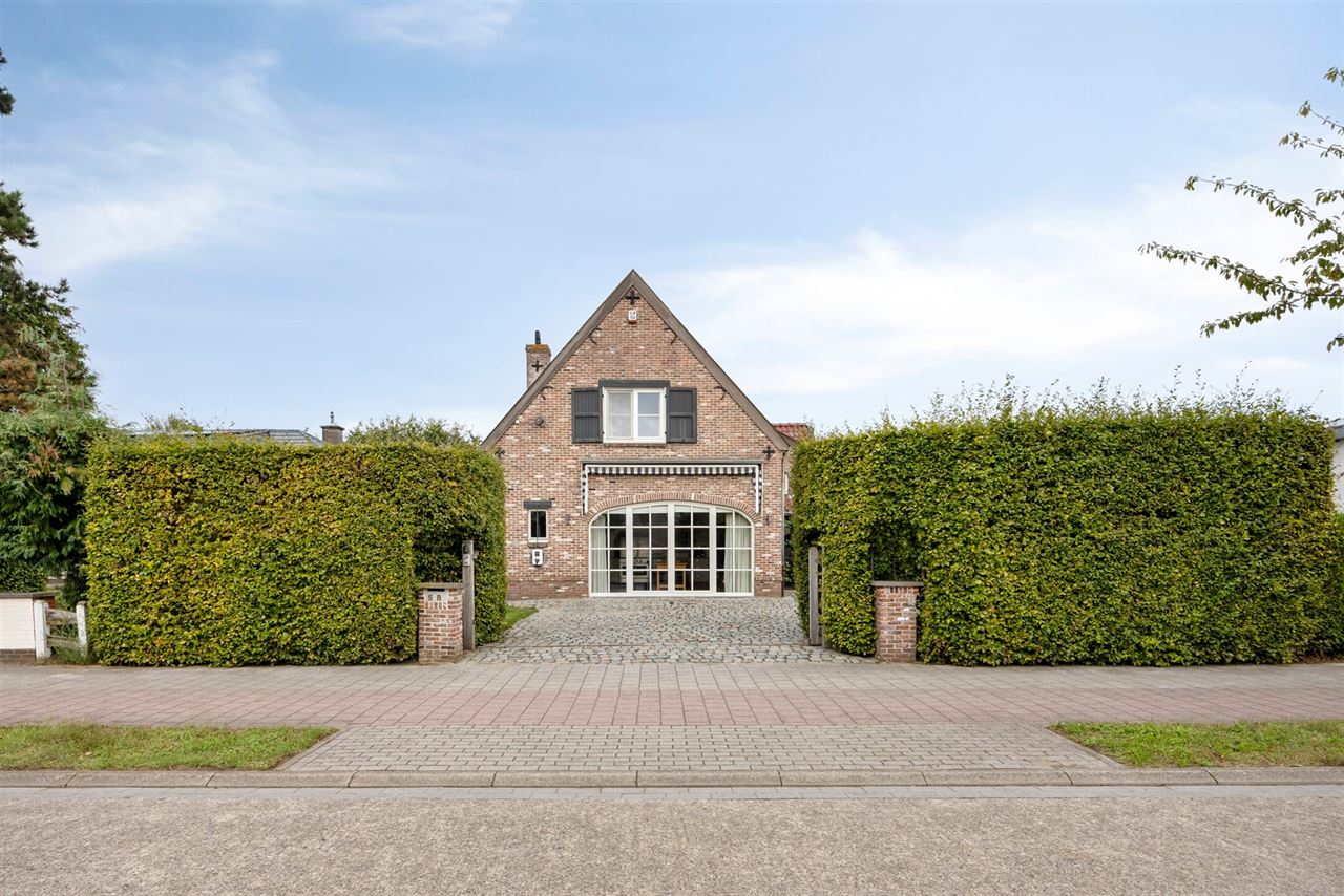 Instapklare woning met 3slpk's en bew. opp. van 220 m²!