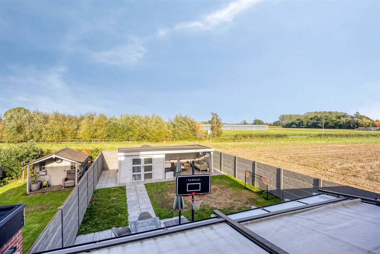 Instapklare woning met 2/3 slpk's in doodlopende straat!