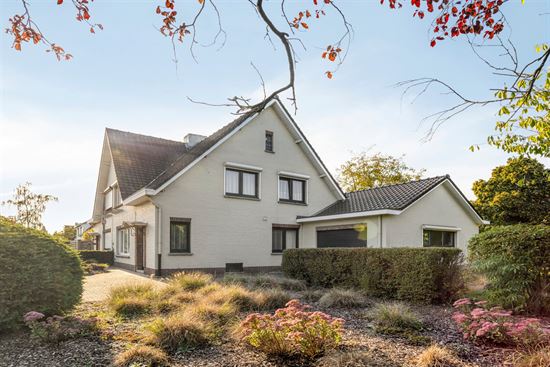 Karaktervolle woning met 3 slpk's, ruime tuin en garage!