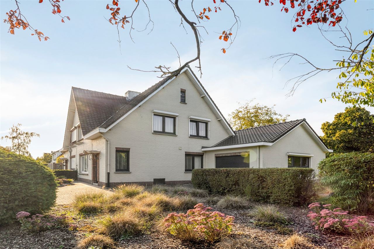 Karaktervolle woning met 3 slpk's, ruime tuin en garage!