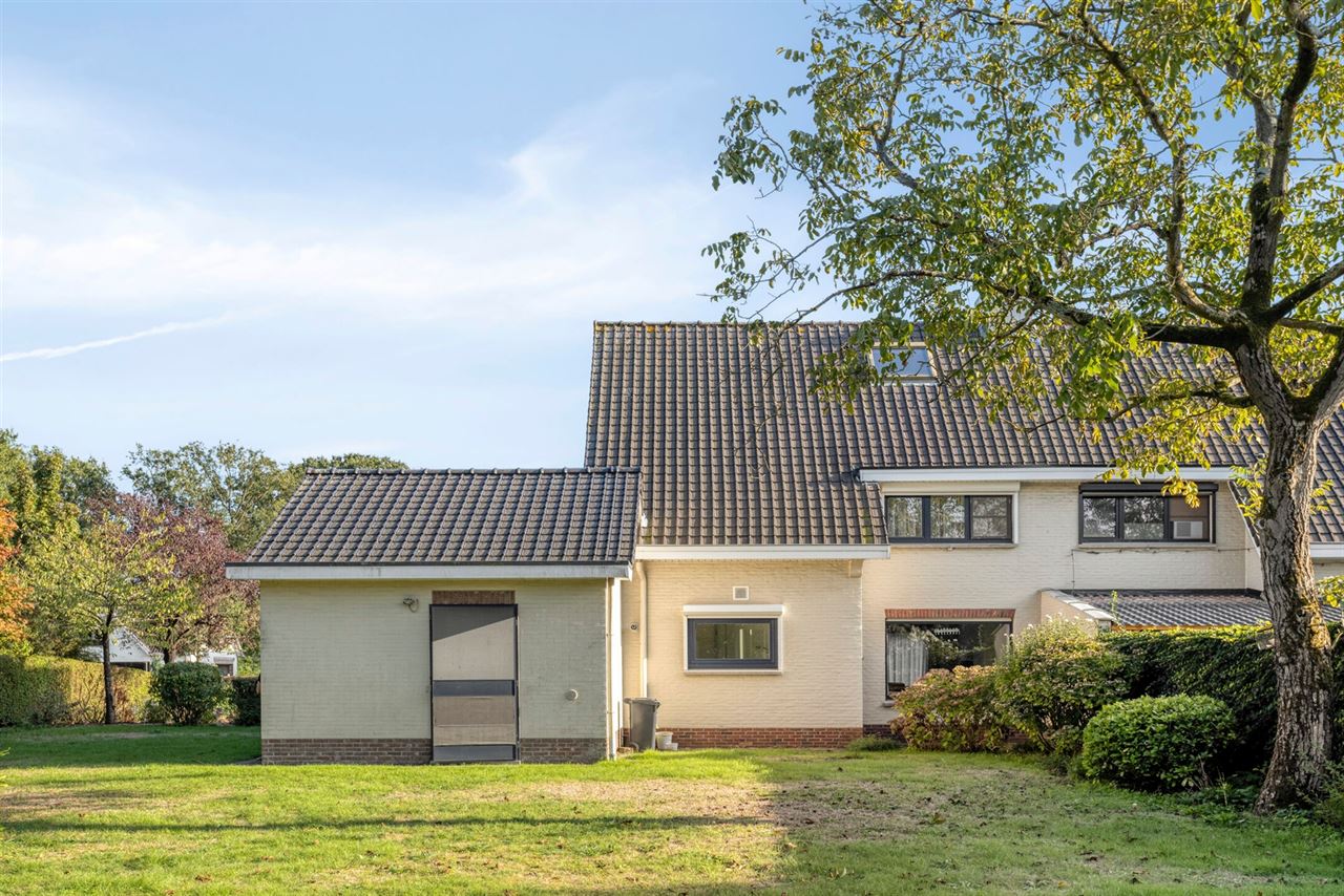 Karaktervolle woning met 3 slpk's, ruime tuin en garage!