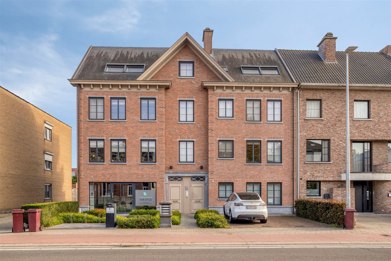 Instapklaar appartement met 2 slpk's, terras, garage en berging!