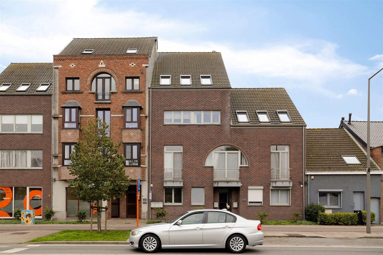Dakappartement met schitterend terras en autostaanplaats