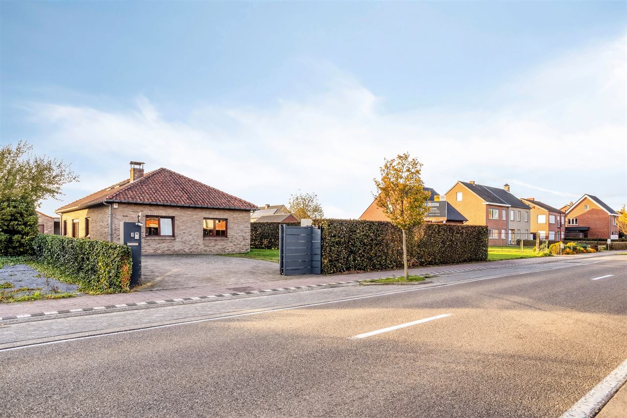 Op te frissen woning met 5 slpks nabij centrum Oostmalle!
