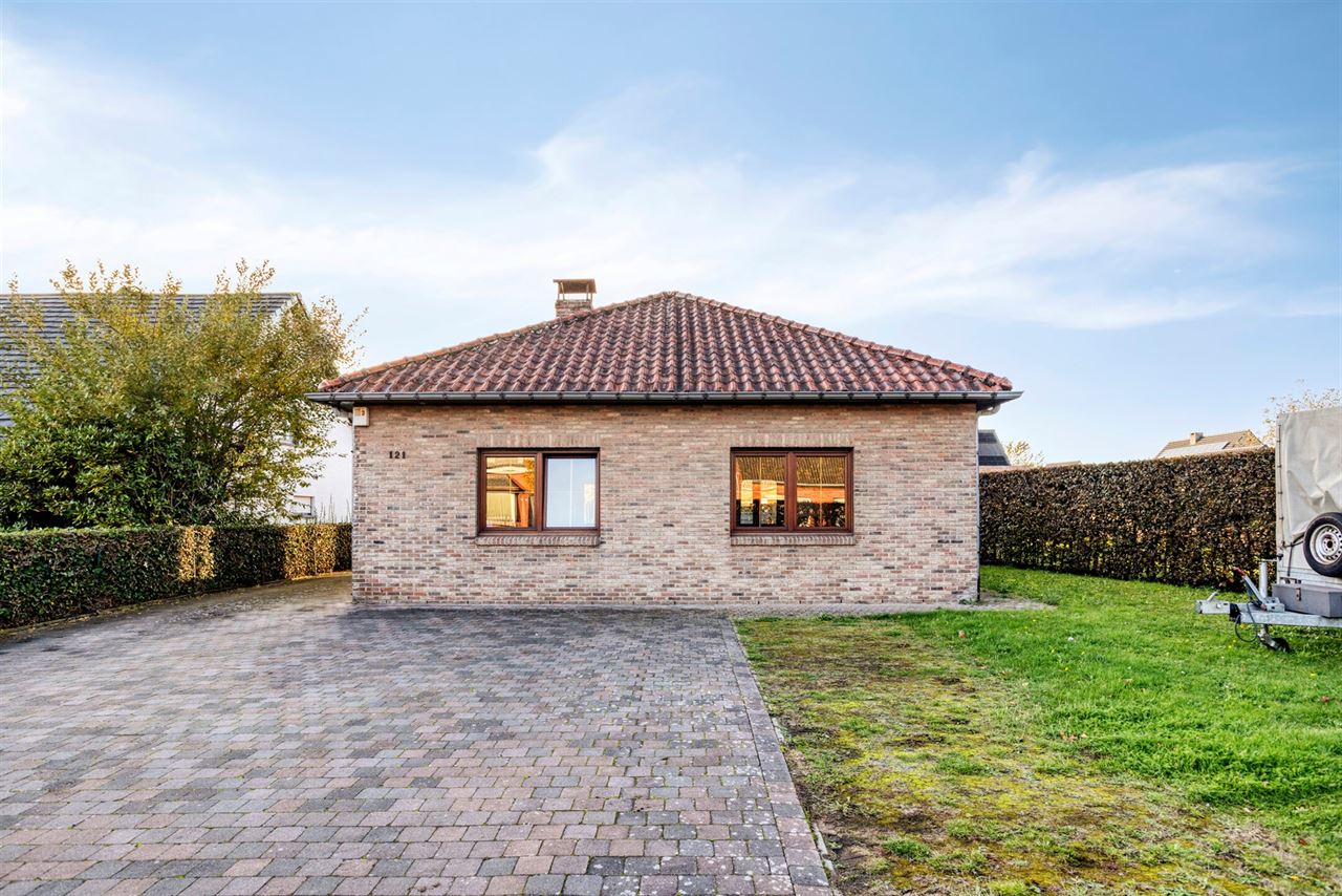 Op te frissen woning met 5 slpks nabij centrum Oostmalle!
