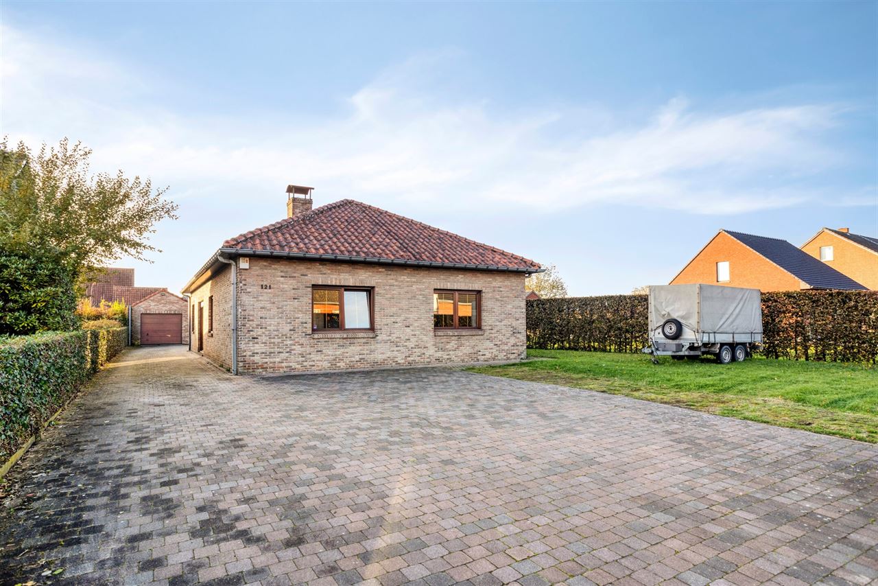 Op te frissen woning met 5 slpks nabij centrum Oostmalle!