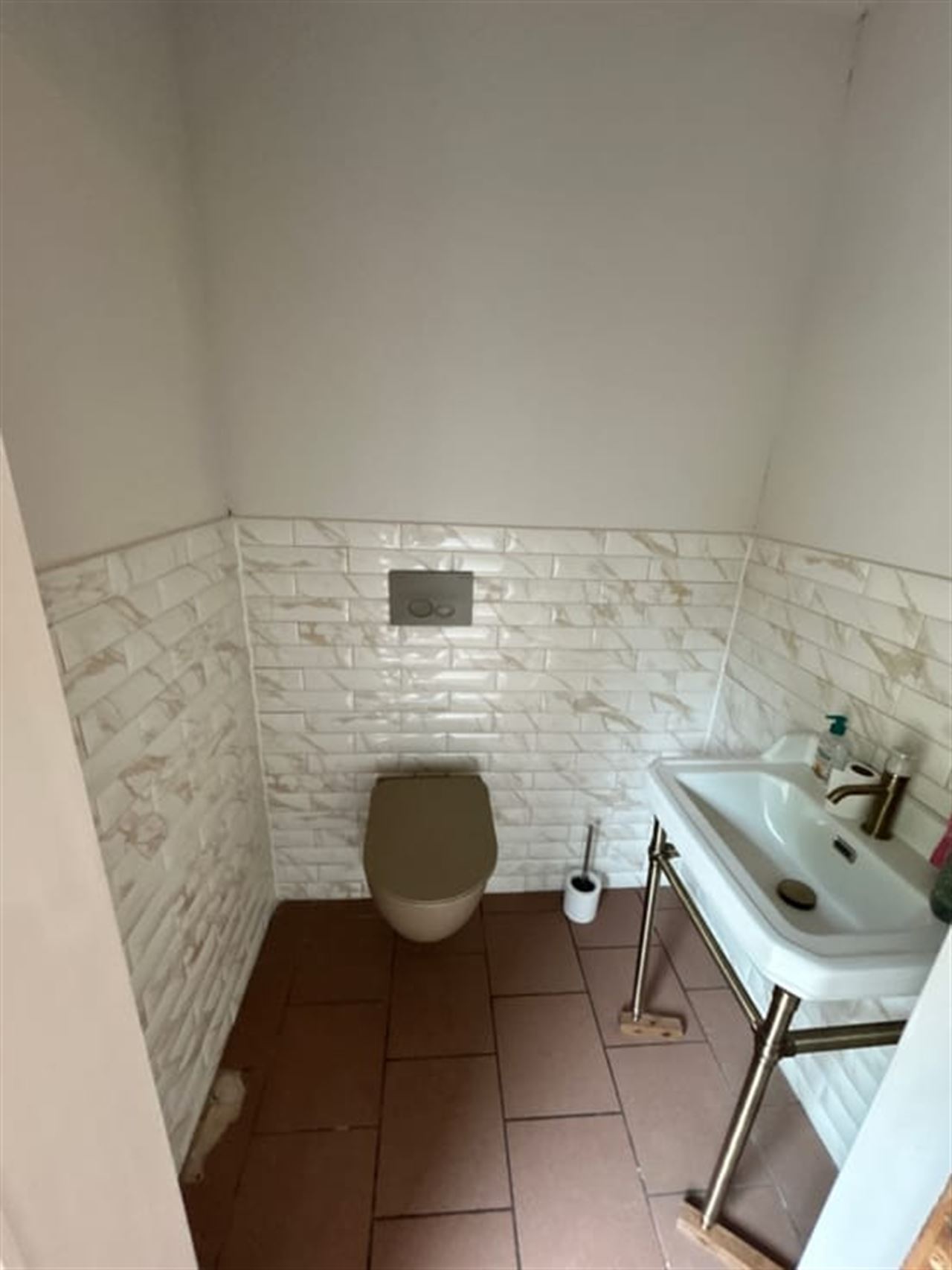 A saisir ! Rez-de-chaussée de 546 m² + un appartement !