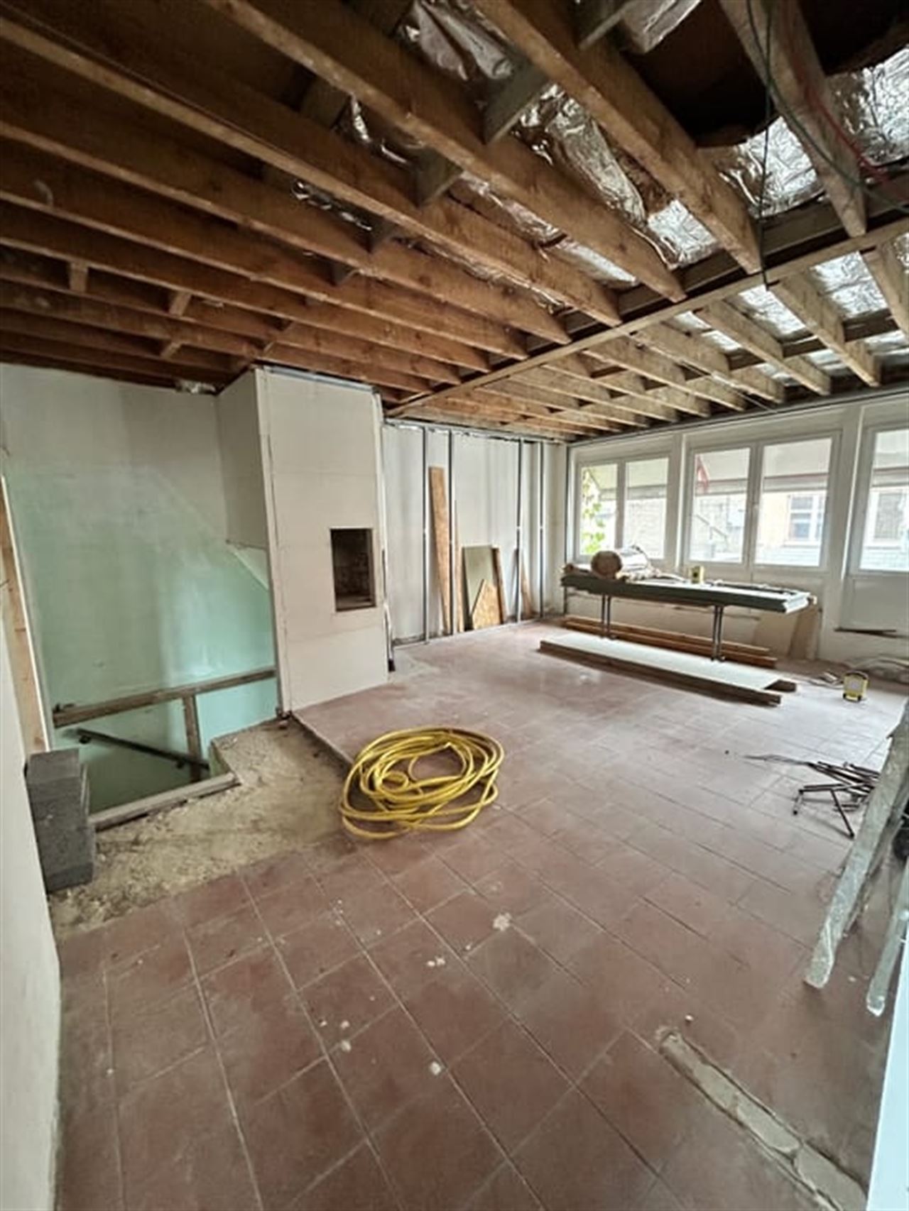 A saisir ! Rez-de-chaussée de 546 m² + un appartement !