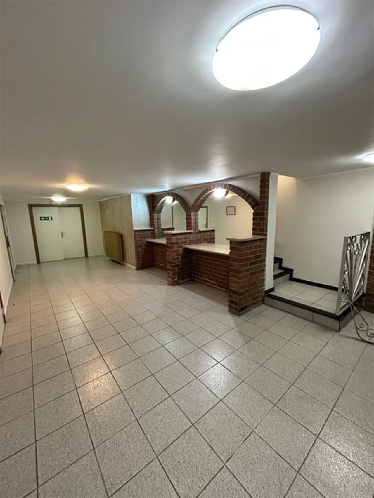 A saisir ! Rez-de-chaussée de 546 m² + un appartement !