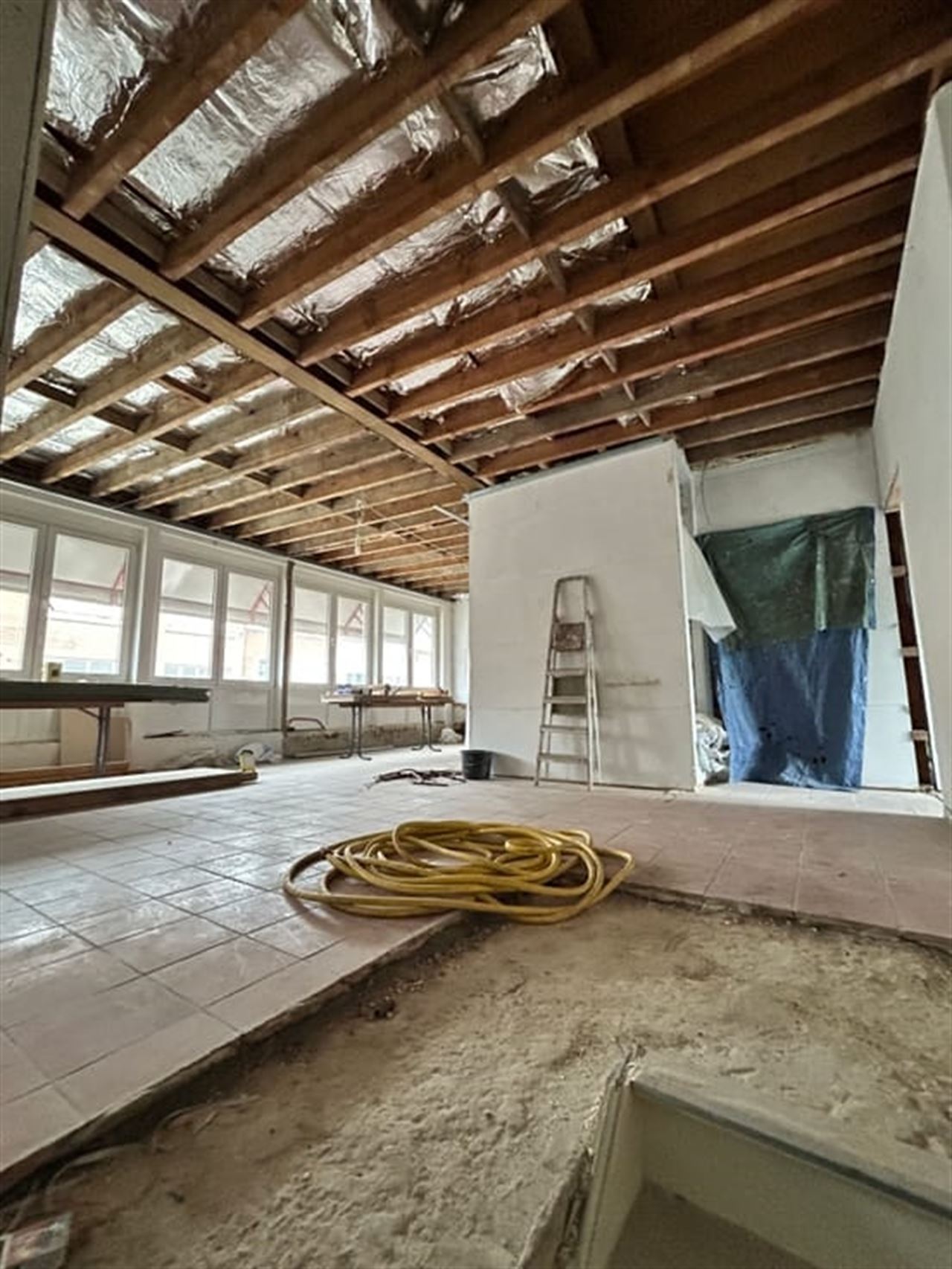 A saisir ! Rez-de-chaussée de 546 m² + un appartement !