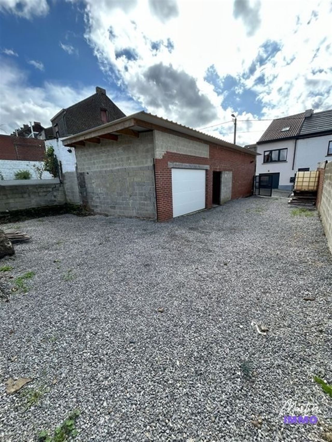 Garage fermé à louer