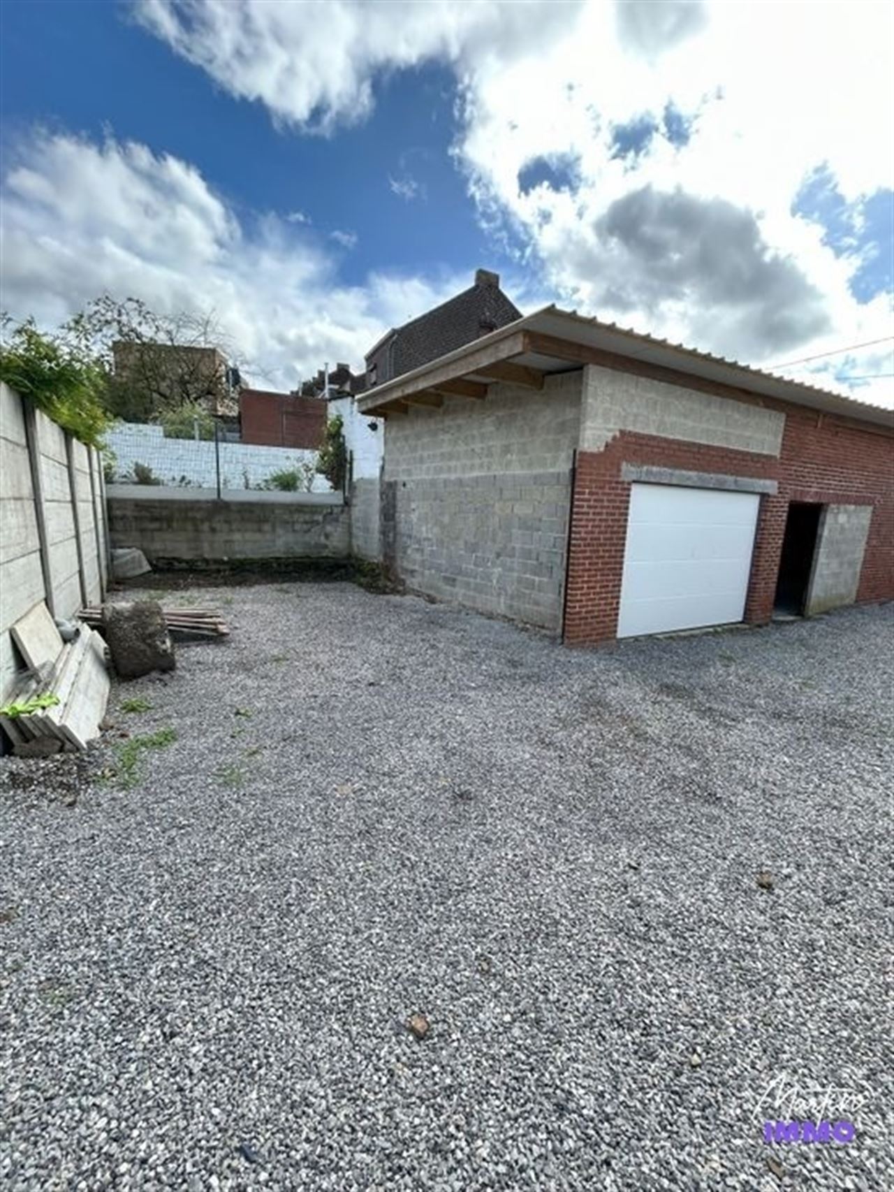 Garage fermé à louer