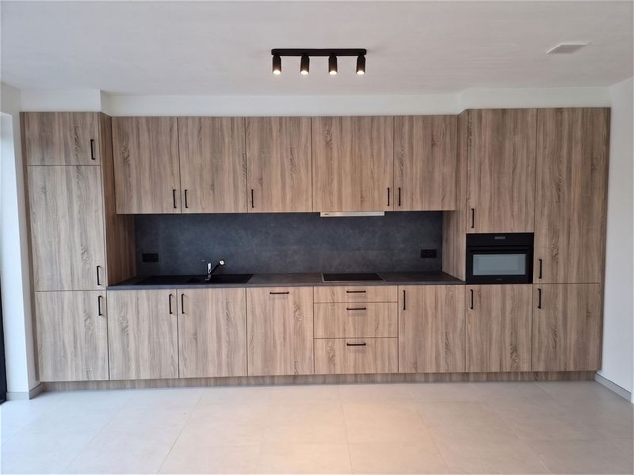 Gelijkvloers duplex appartement 132m², 2 slpk, terras + tuin 100m², garagebox