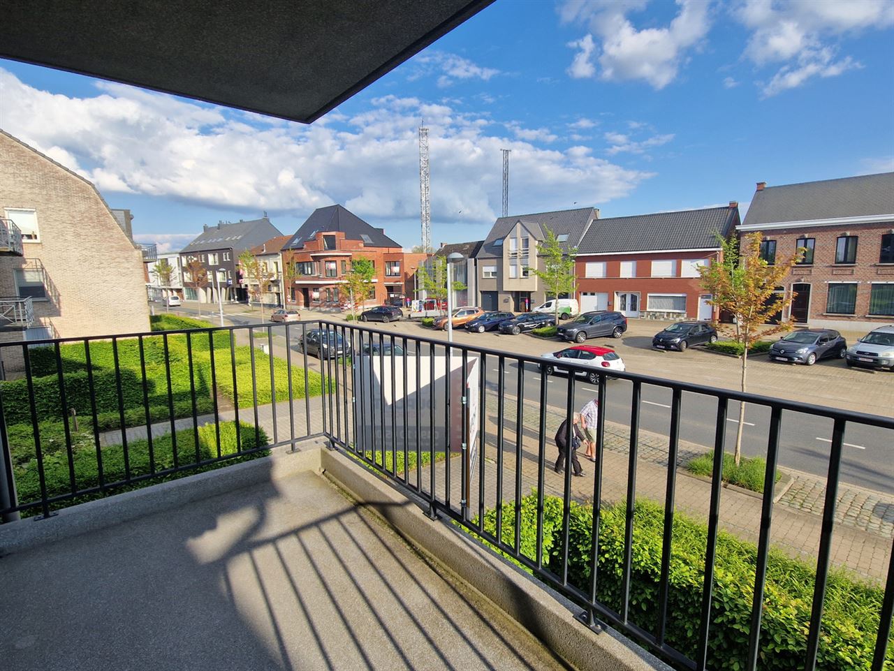 Ruim Appartement met 2 slpk, zuidgericht terras en tuin. Garagebox inclusief.