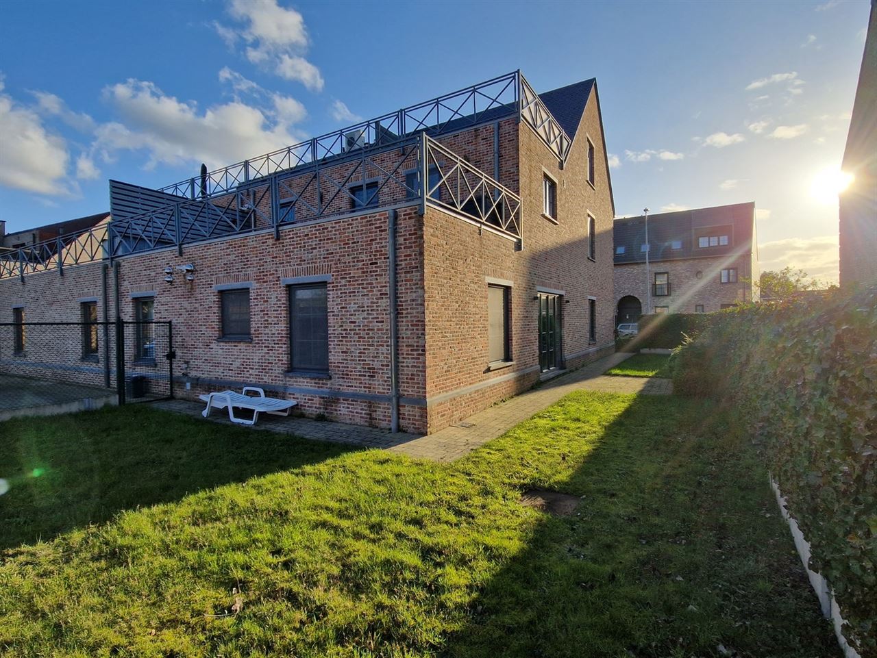 Gelijkvloers appartement, 2 slpk, terras + tuin + autostaanplaats + kelderberging