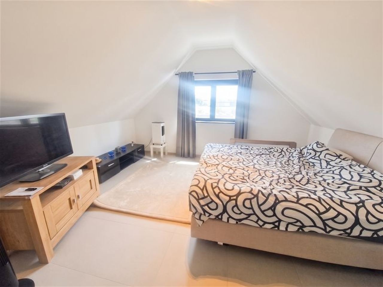 Gelijkvloers duplex appartement 132m², 2 slpk, terras + tuin 100m², garagebox