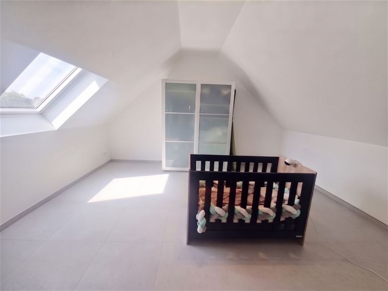 Gelijkvloers duplex appartement 132m², 2 slpk, terras + tuin 100m², garagebox