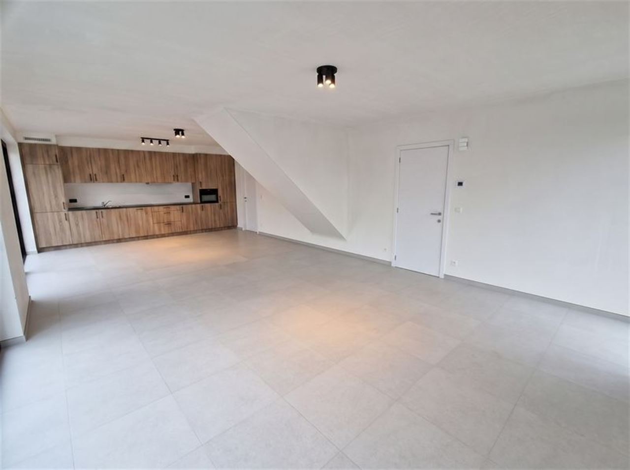 Gelijkvloers duplex appartement 132m², 2 slpk, terras + tuin 100m², garagebox