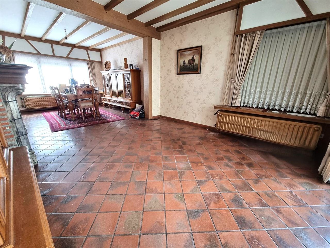 Woning met achterliggend magazijn op een totaal perceel van 19 are 58 ca.