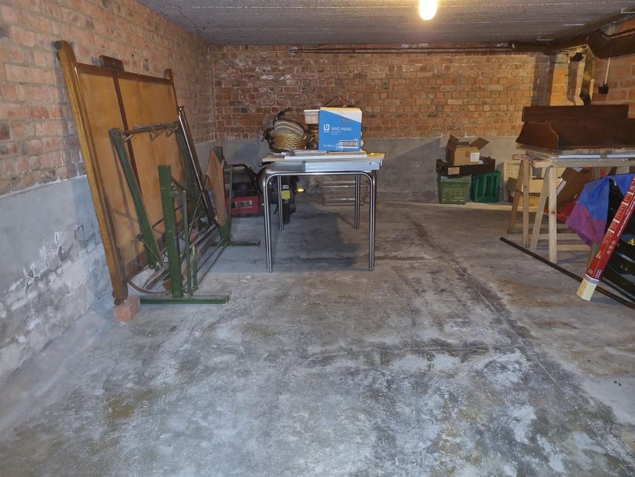 Instapklare gezinswoning, grote slaapkamers, nieuwe keuken en badkamer met zuidgerichte tuin en garage
