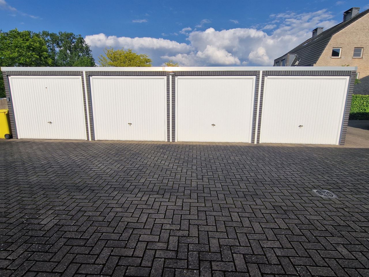 Ruim Appartement met 2 slpk, zuidgericht terras en tuin. Garagebox inclusief.