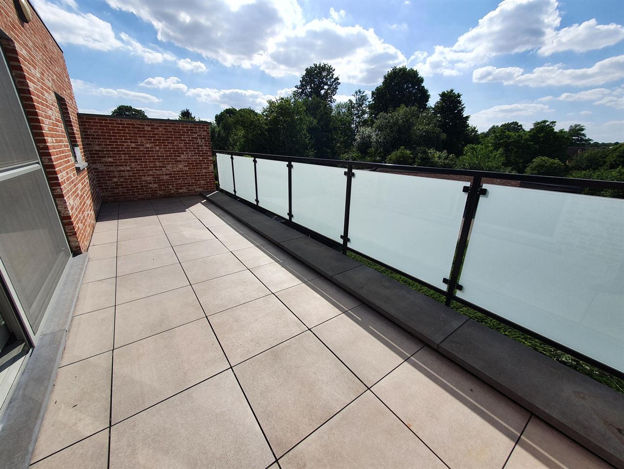 Ruim Appartement 2 Slpk met Groot Terras 20m² + Garagebox