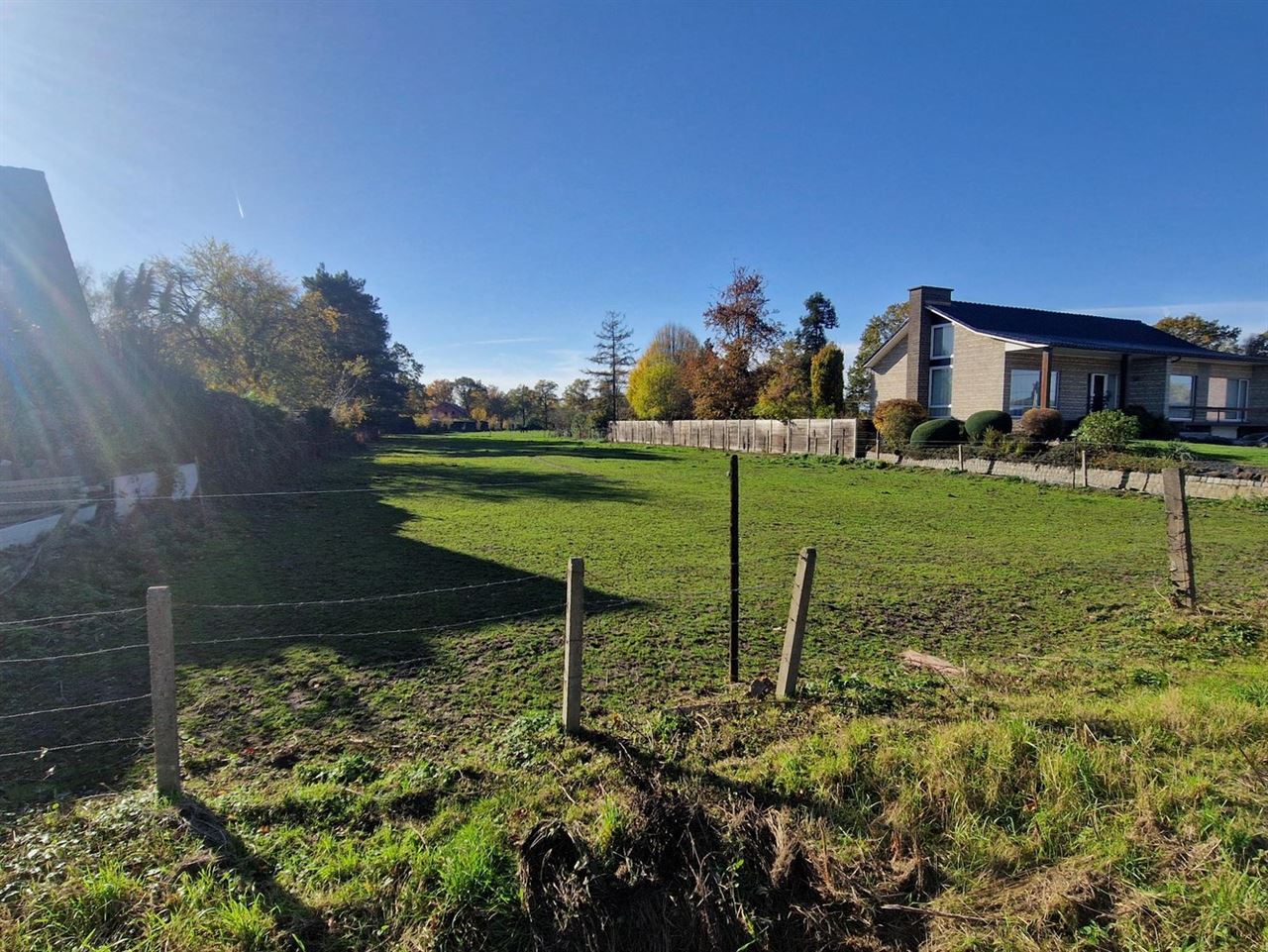 Zuid west georiënteerde bouwgrond voor een vrijstaande woning
