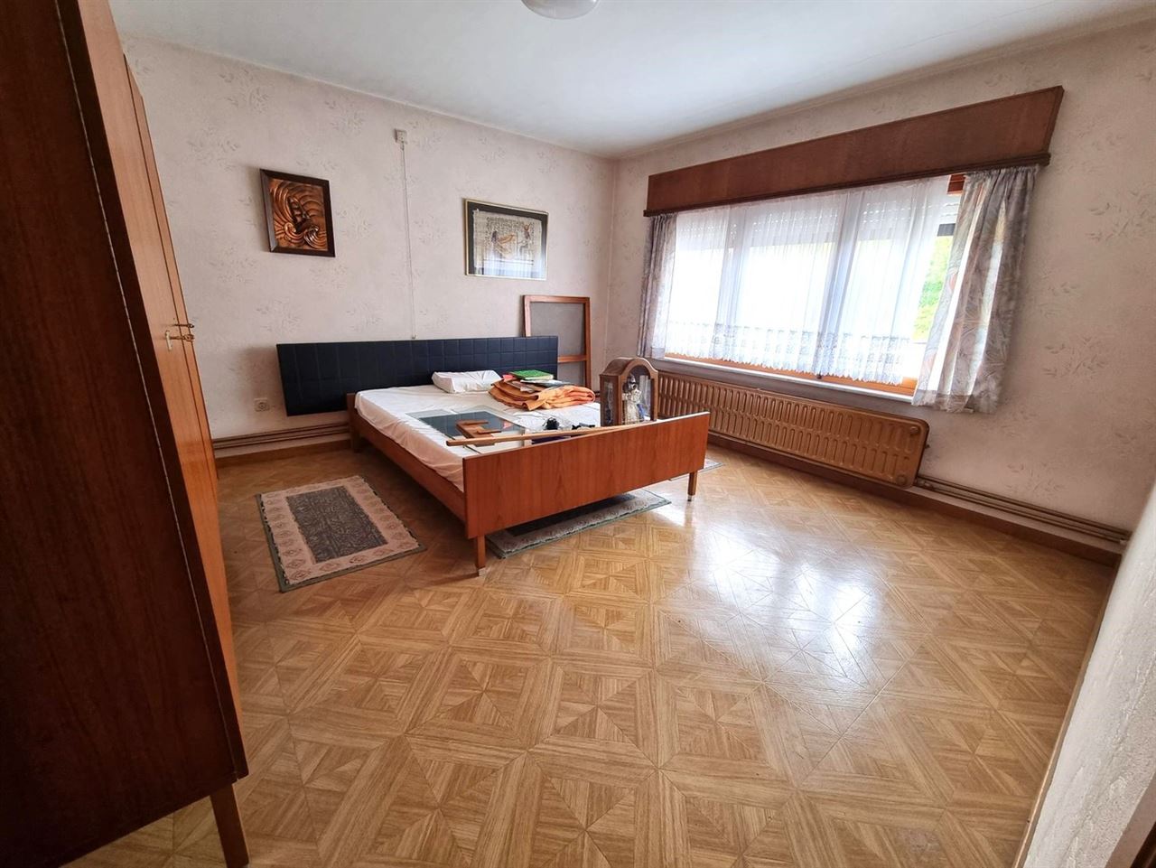 Woning met achterliggend magazijn op een totaal perceel van 19 are 58 ca.