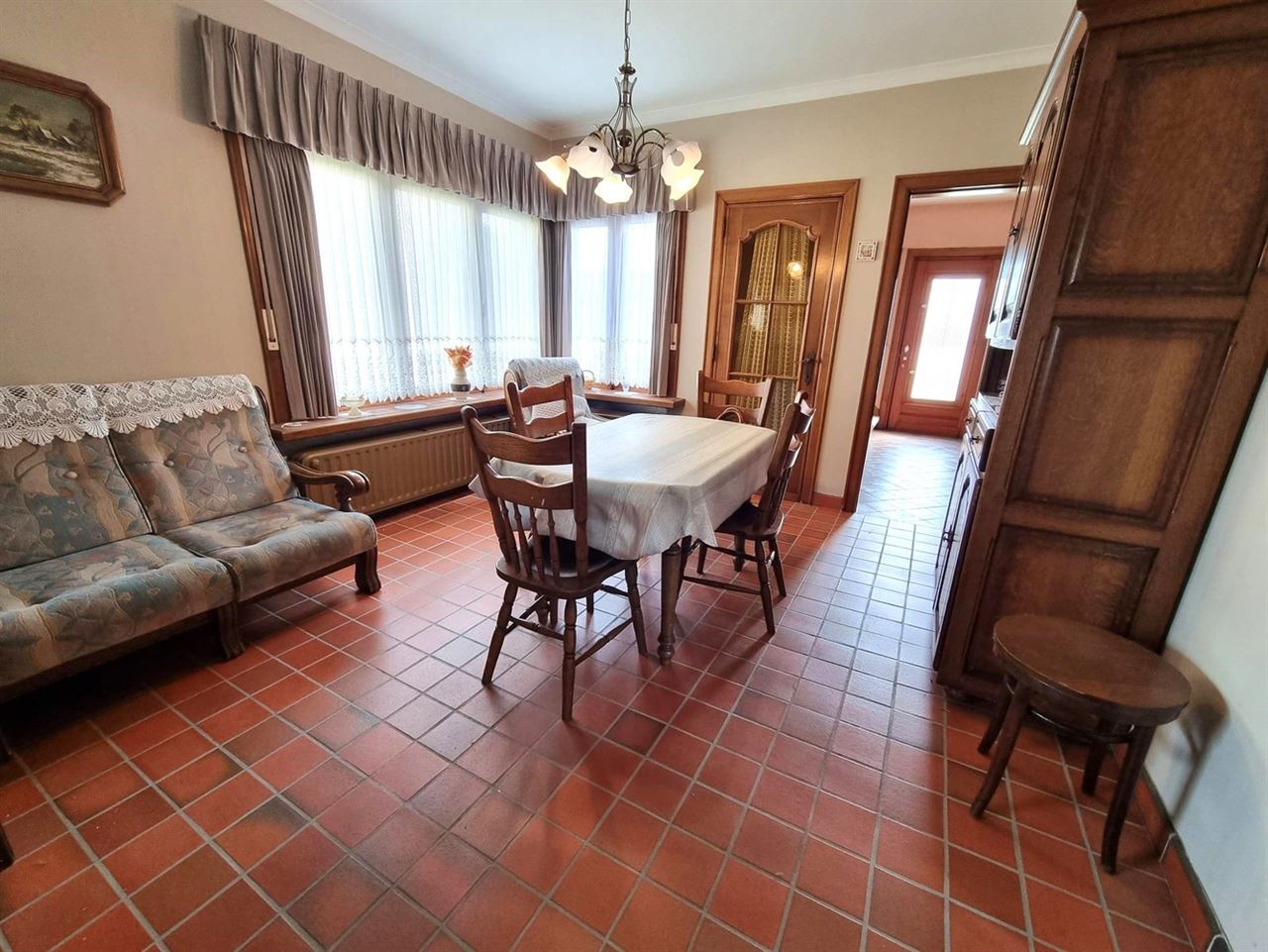 Woning met achterliggend magazijn op een totaal perceel van 19 are 58 ca.