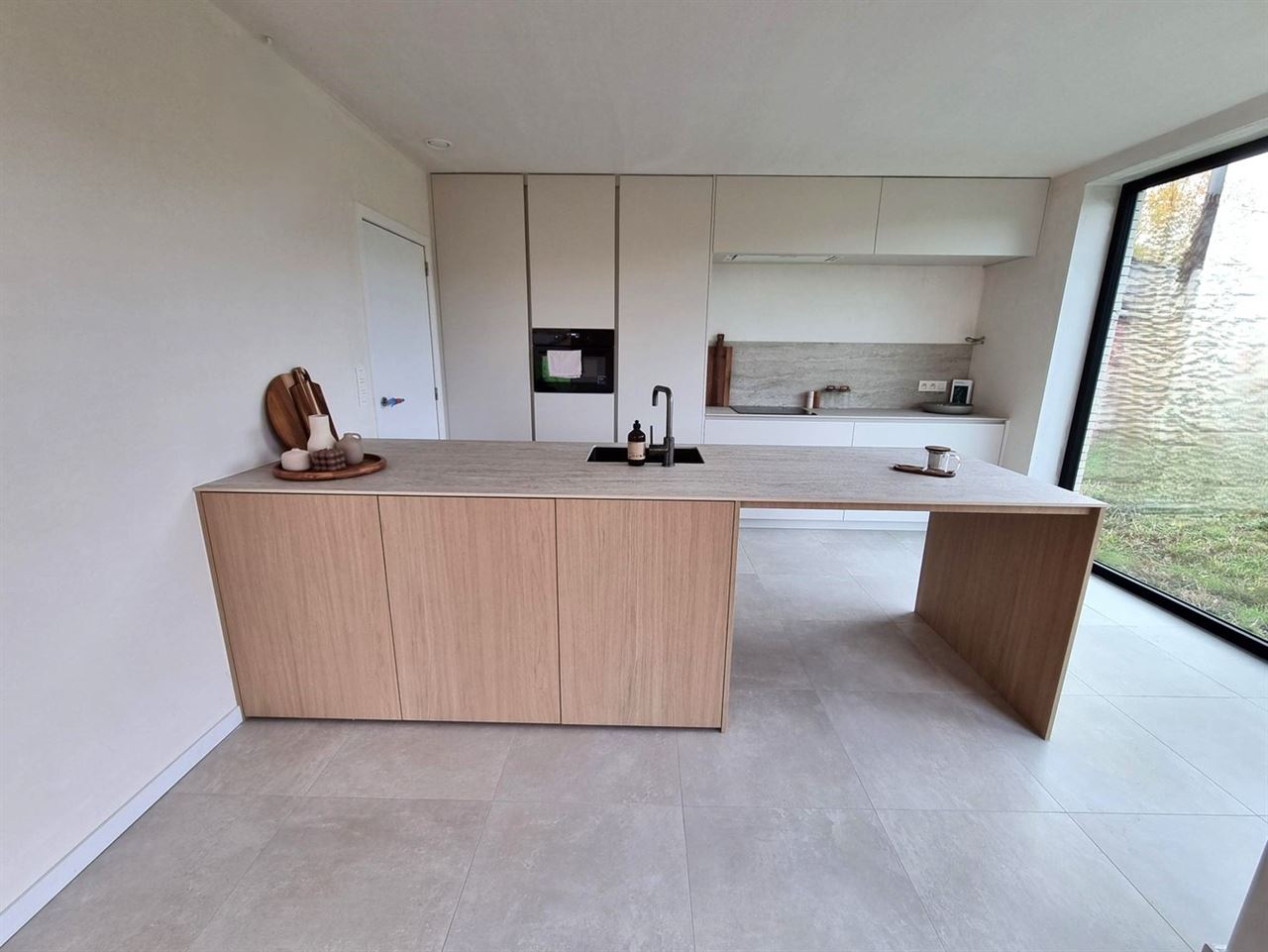 Open nieuwbouw eengezinswoning met 4 ruime slaapkamers, rustig gelegen op 5a40ca