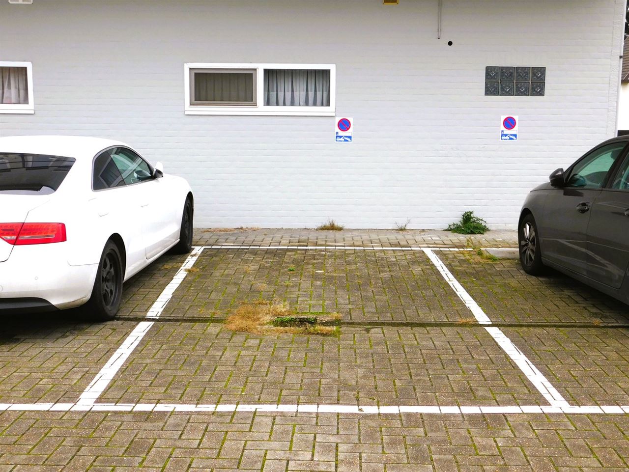 Zeer ruim dakapp 110m² met mooi zonnig terras, 2 slaapkamers en staanplaats achteraan
