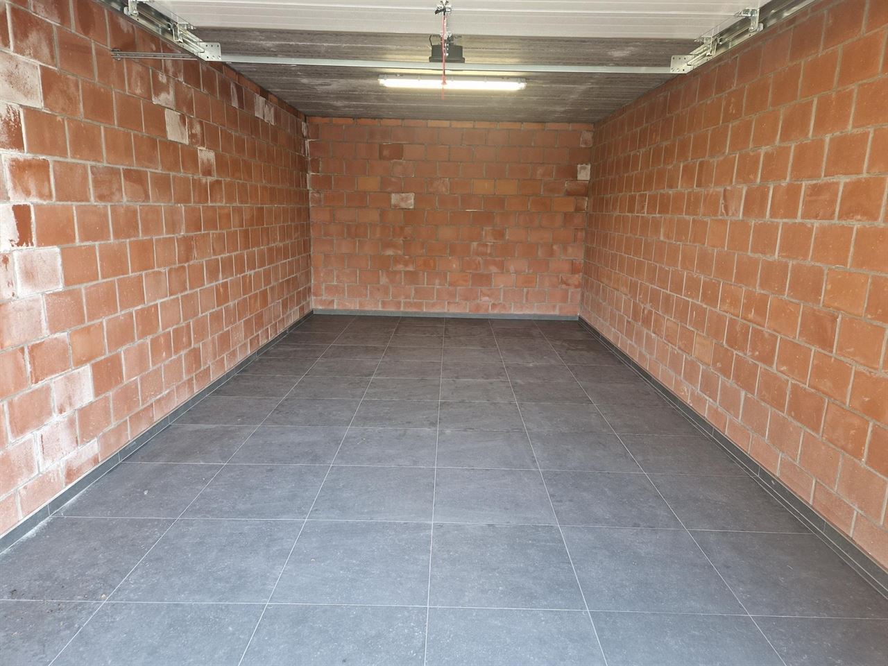 Ruime garagebox te Heist-Goor