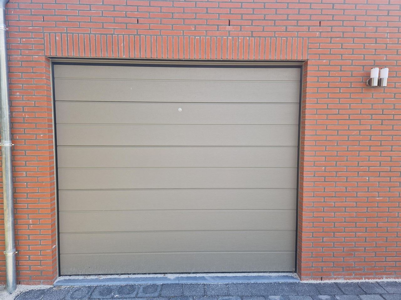 Ruime garagebox te Heist-Goor